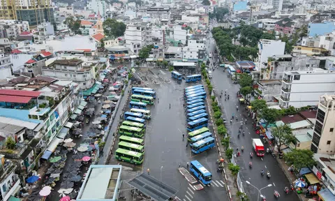 Sở Xây dựng TP.HCM trình 4 bước cấp phép tạm nhà để xe, nhà vệ sinh công cộng