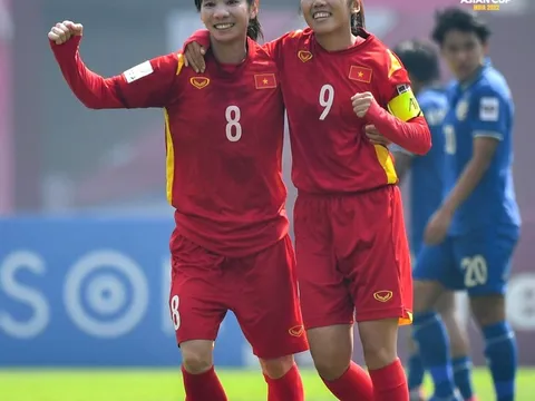 TP.HCM mừng công, đón các thành viên đội tuyển nữ Việt Nam bằng xe buýt 2 tầng