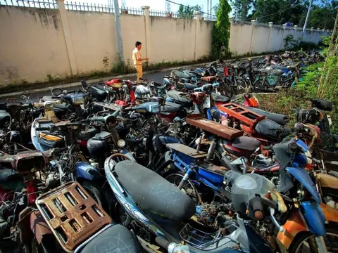 Vì sao có những người thà bỏ luôn xe máy chứ không chịu đóng phạt?