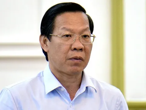 Chủ tịch TP HCM đề nghị trang bị trực thăng, robot chữa cháy