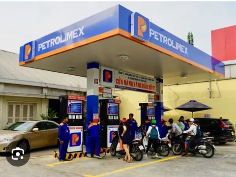 Giá xăng dầu bất ngờ giảm, có loại giảm gần 1.000 đồng/lít