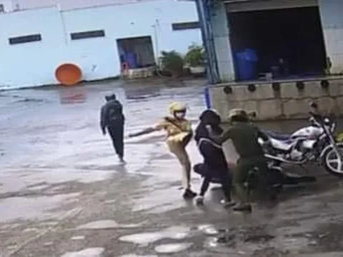 4 cảnh sát có hành vi bạo lực với 2 nam sinh, bị tạm đình chỉ công tác để điều tra